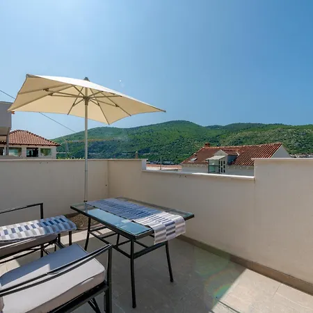 Lucia Apartment *