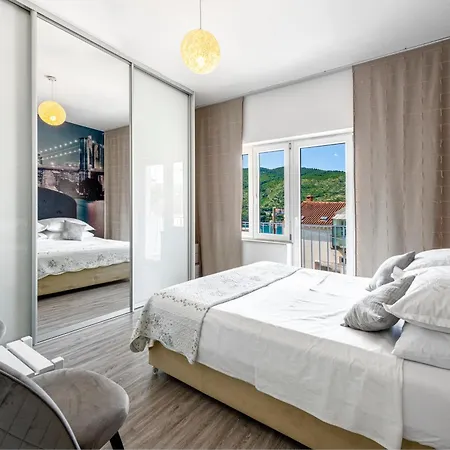 Lucia Apartment