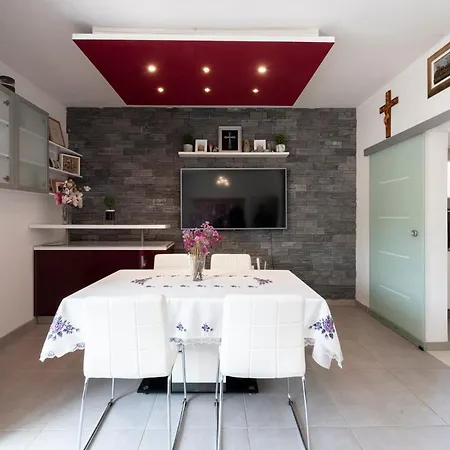 Apartman Lucia *