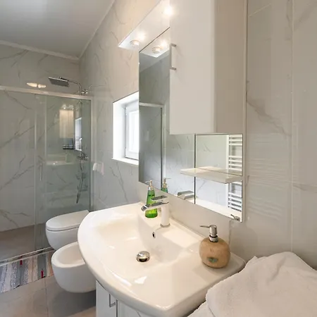 Apartman Lucia *
