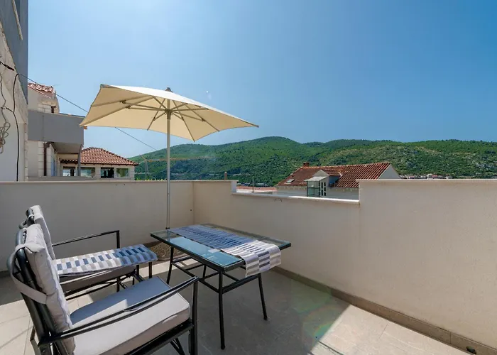 Lucia Apartament *